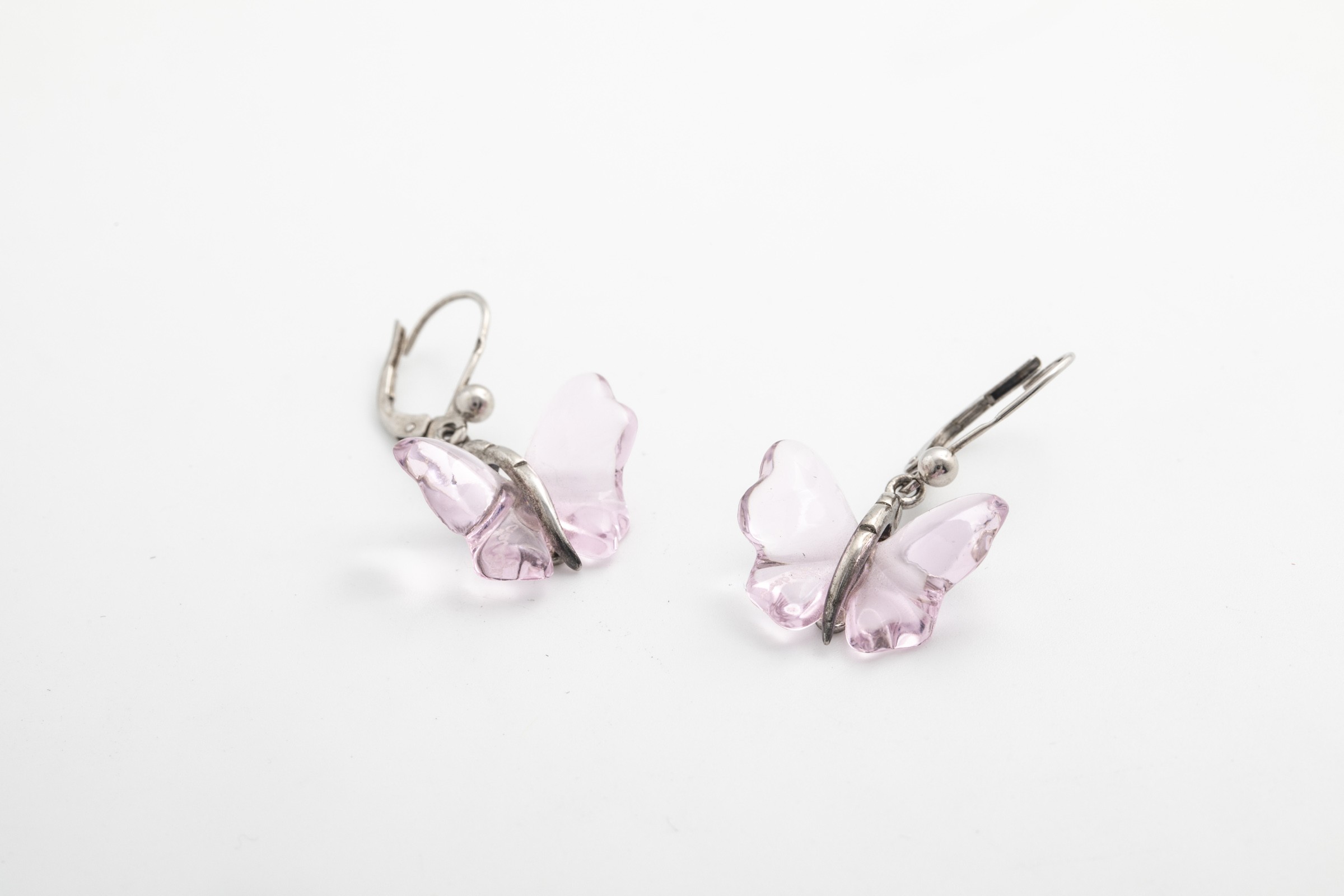 Aretes de mariposa de cristal rosado Lalique