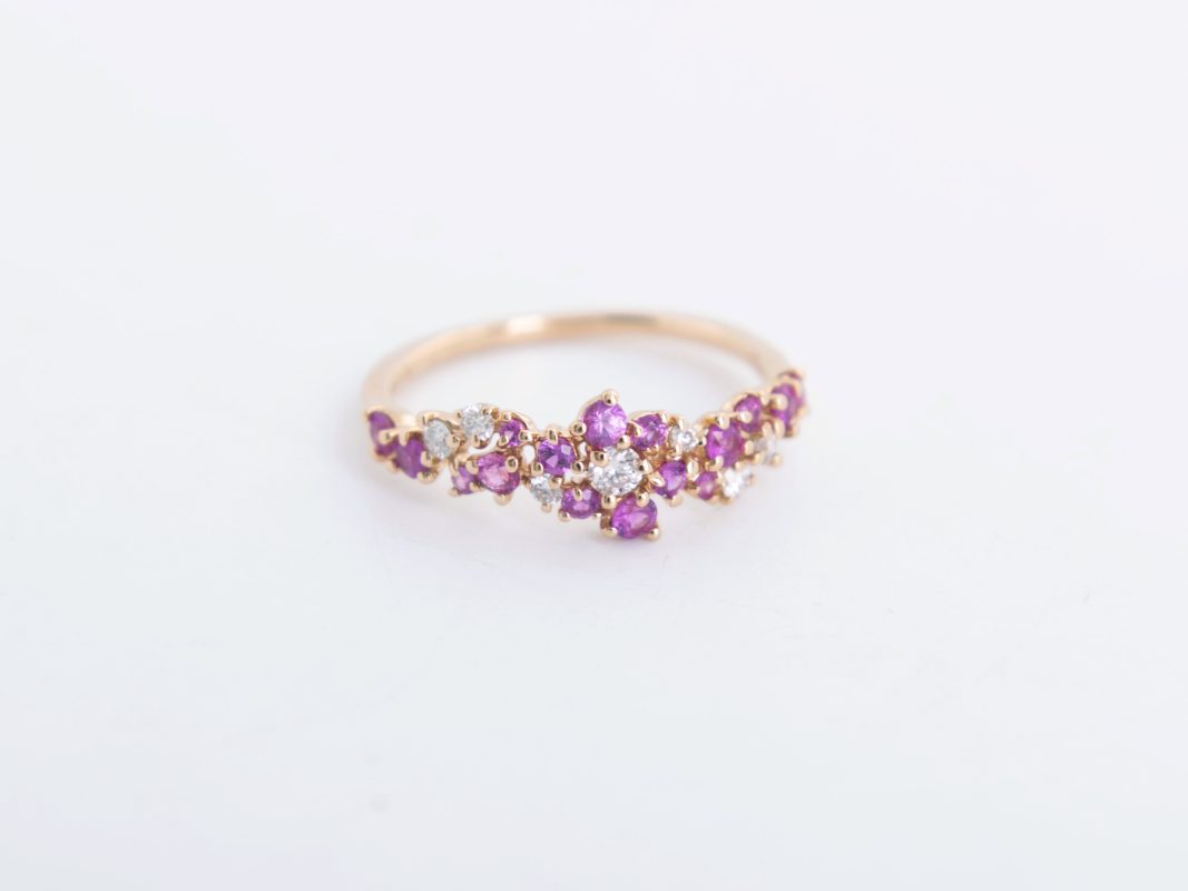 Anillo Moraglione con zafiros rosados y diamantes