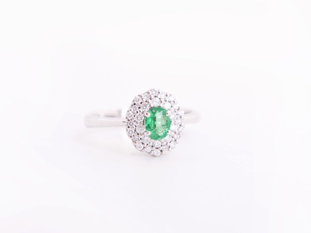 Anillo Moraglione con una esmeralda y diamantes