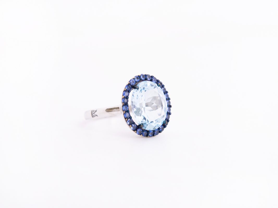 Anillo Moraglione con zafiros y topacios