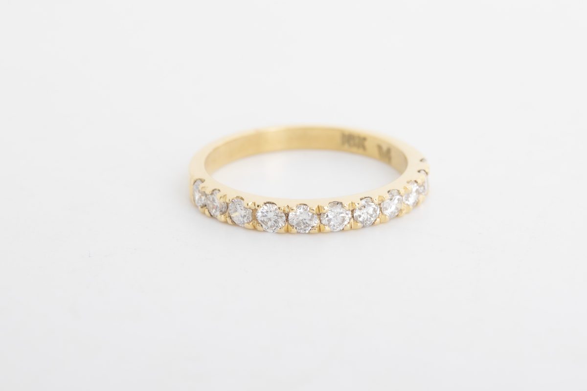 Anillo rivier en oro amarillo