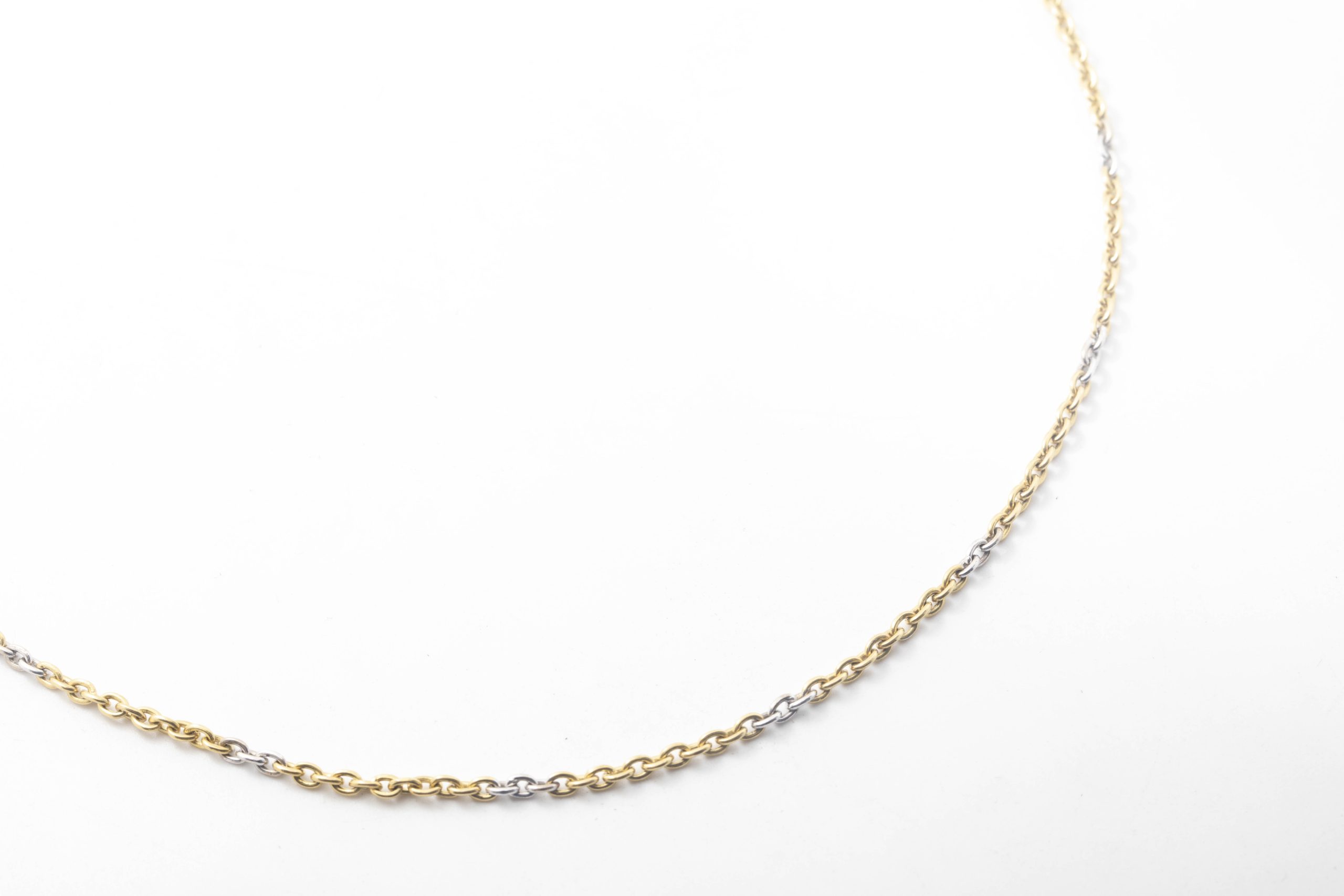 Cadena de oro amarillo y blanco