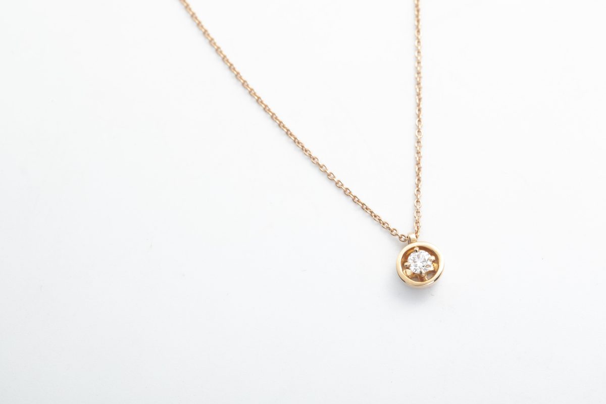 Collar con diamante en oro amarillo