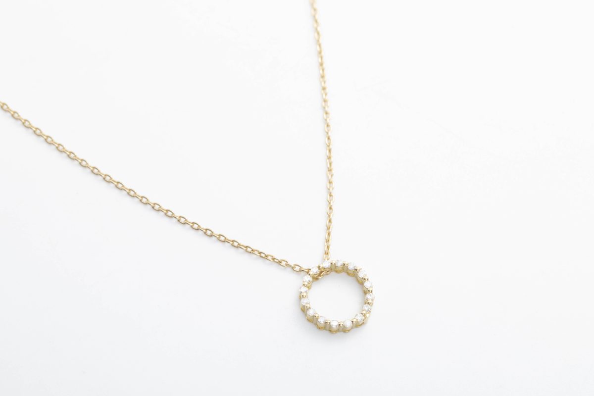 Collar con círculo de diamantes