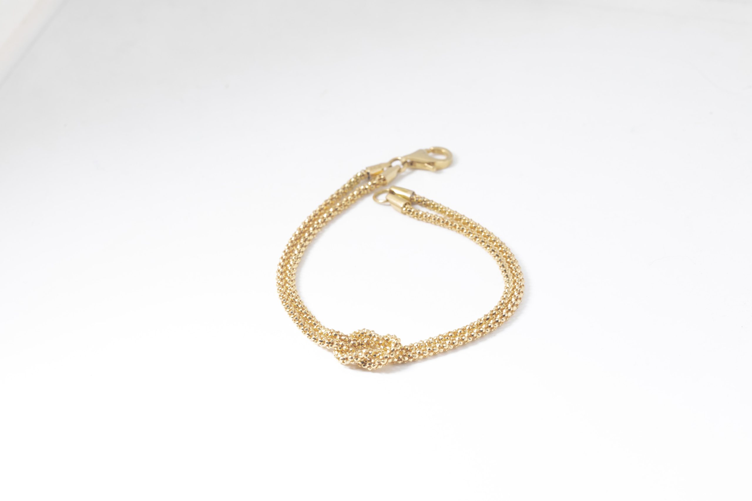 Pulsera con nudo en oro amarillo