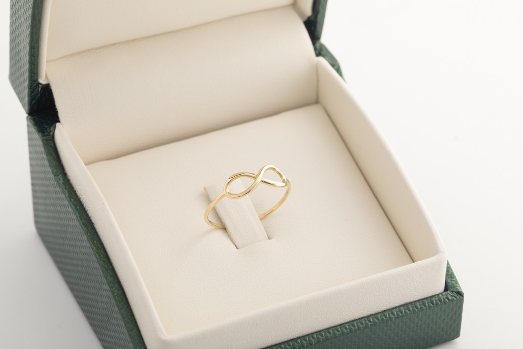 Anillo infinito en oro amarillo
