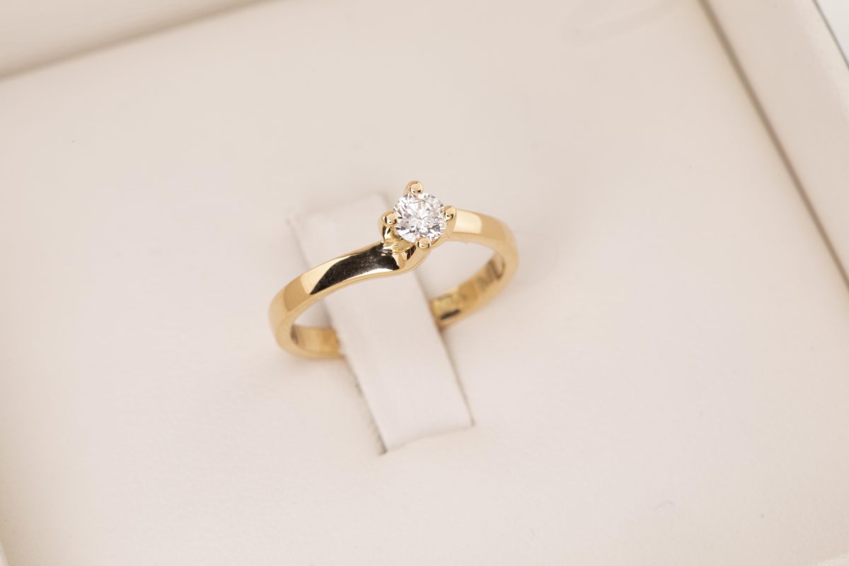 Anillo de compromiso con diamante 0.24ct