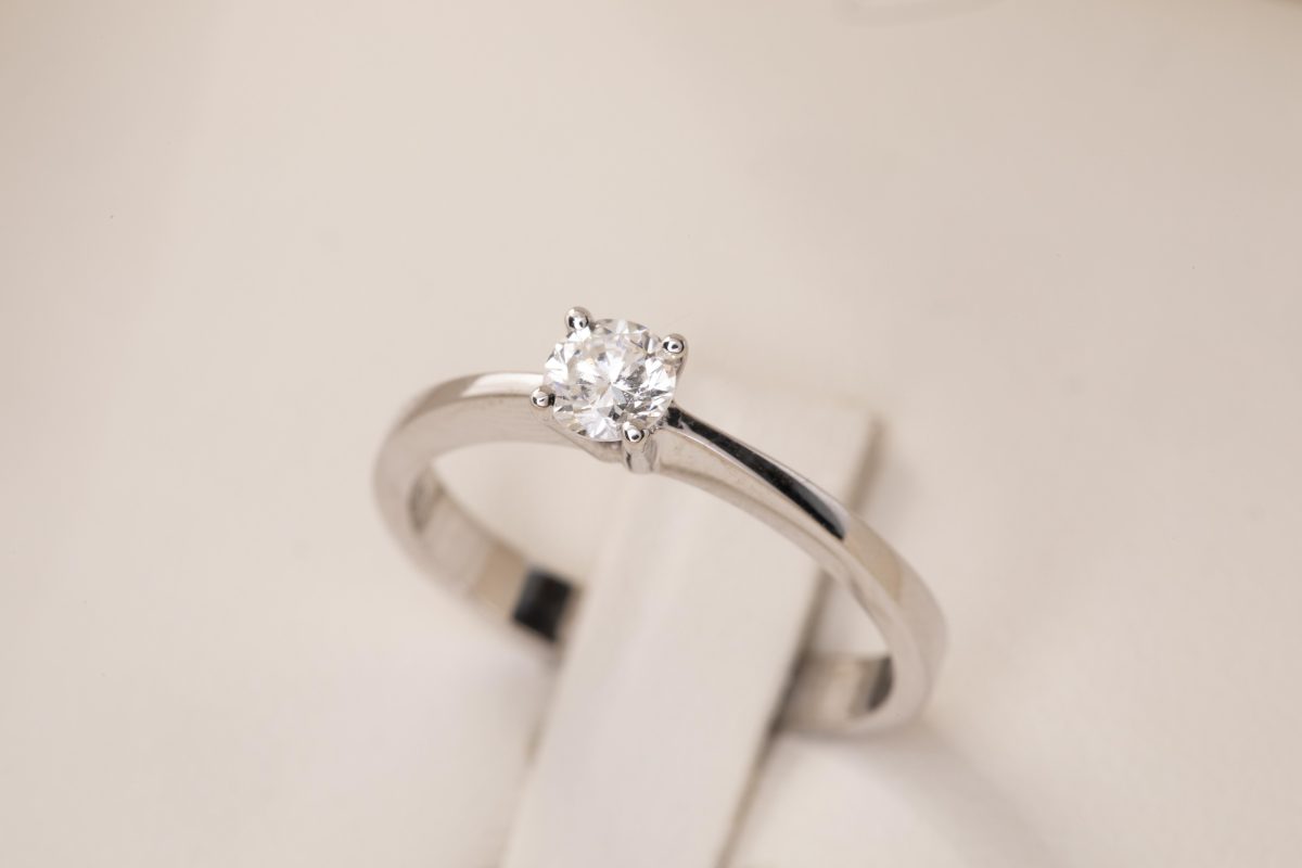 Anillo de compromiso con diamante 0.30ct