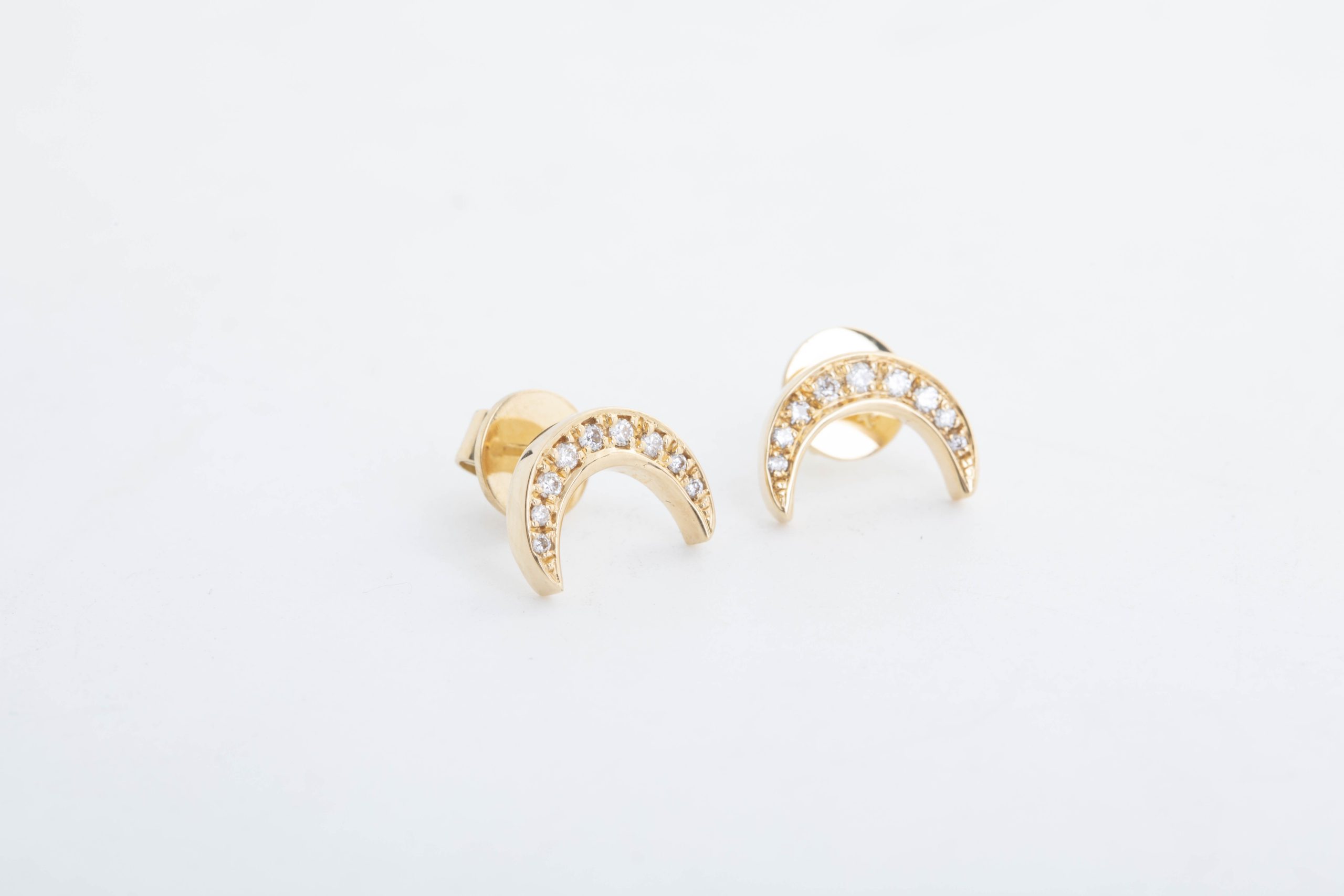 Aretes de luna con brillantes