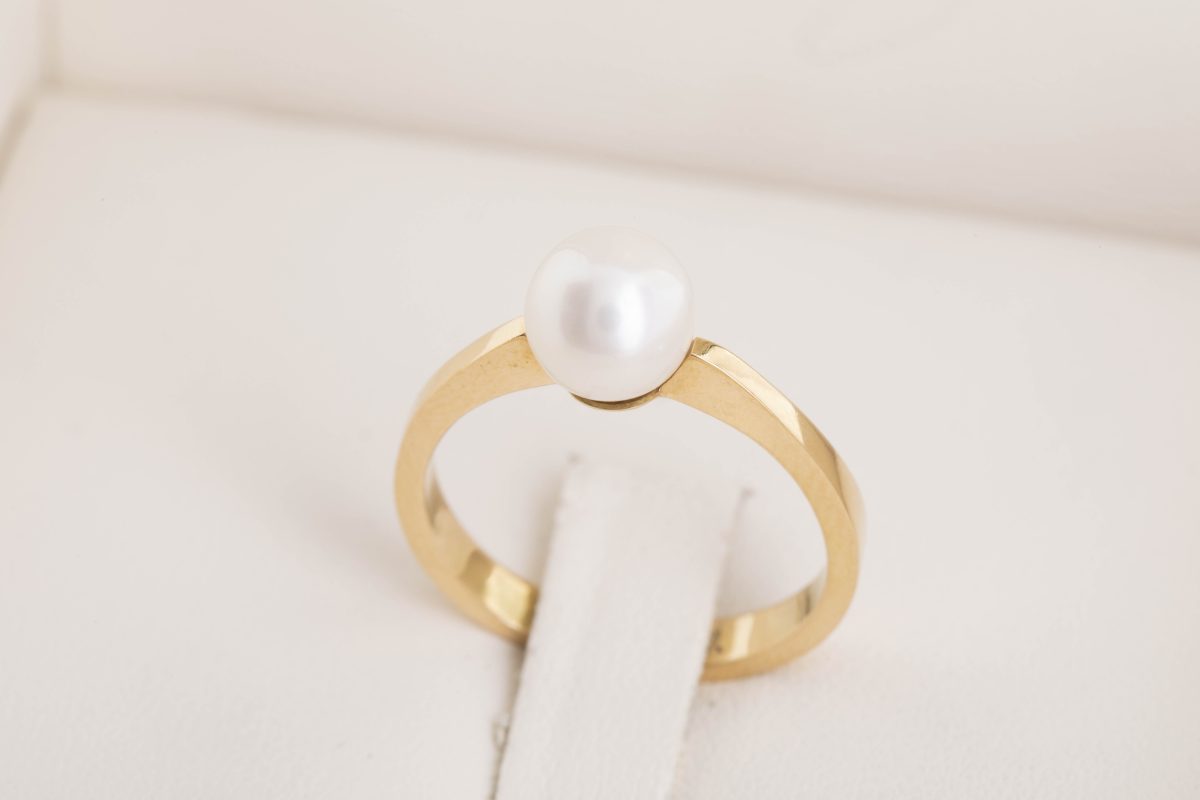 Anillo con perla en oro amarillo