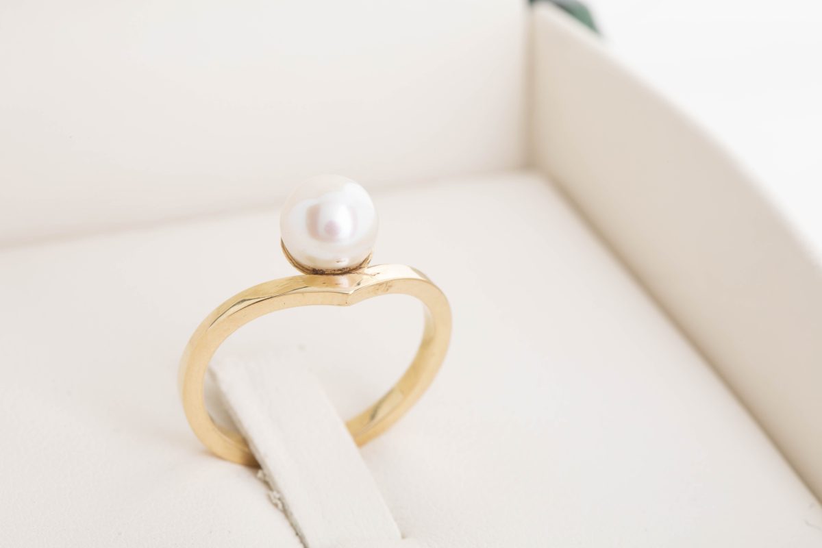 Anillo con perla en oro amarillo