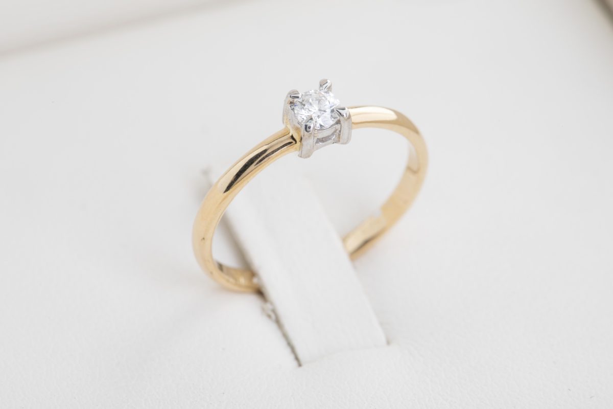 Anillo de compromiso con diamante 0.15ct