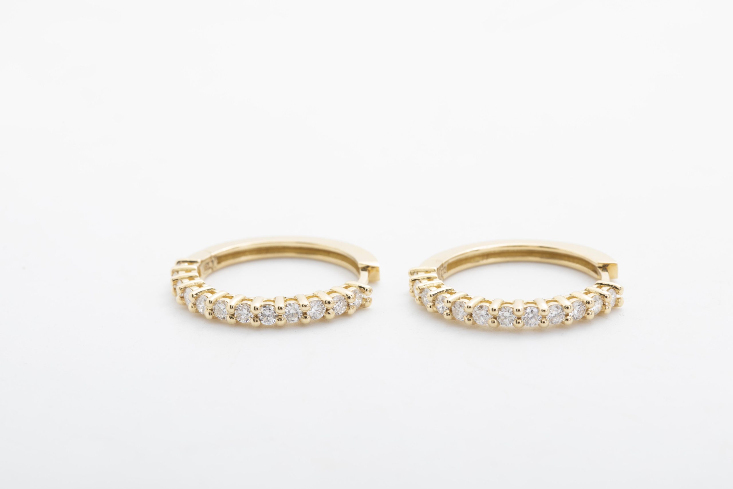 Argollas con diamantes