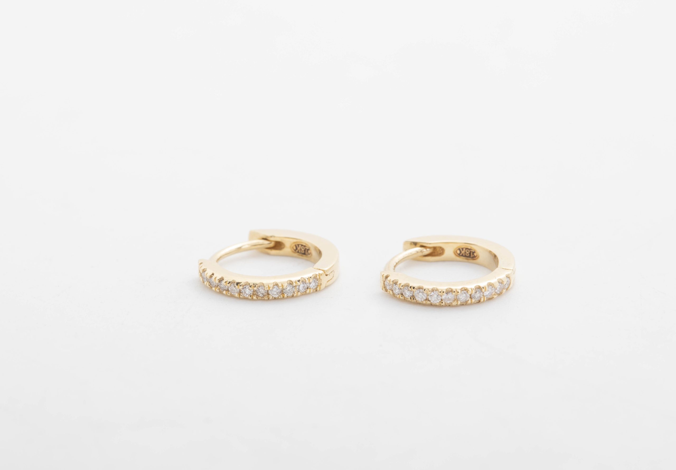 Argollas chicas con diamantes