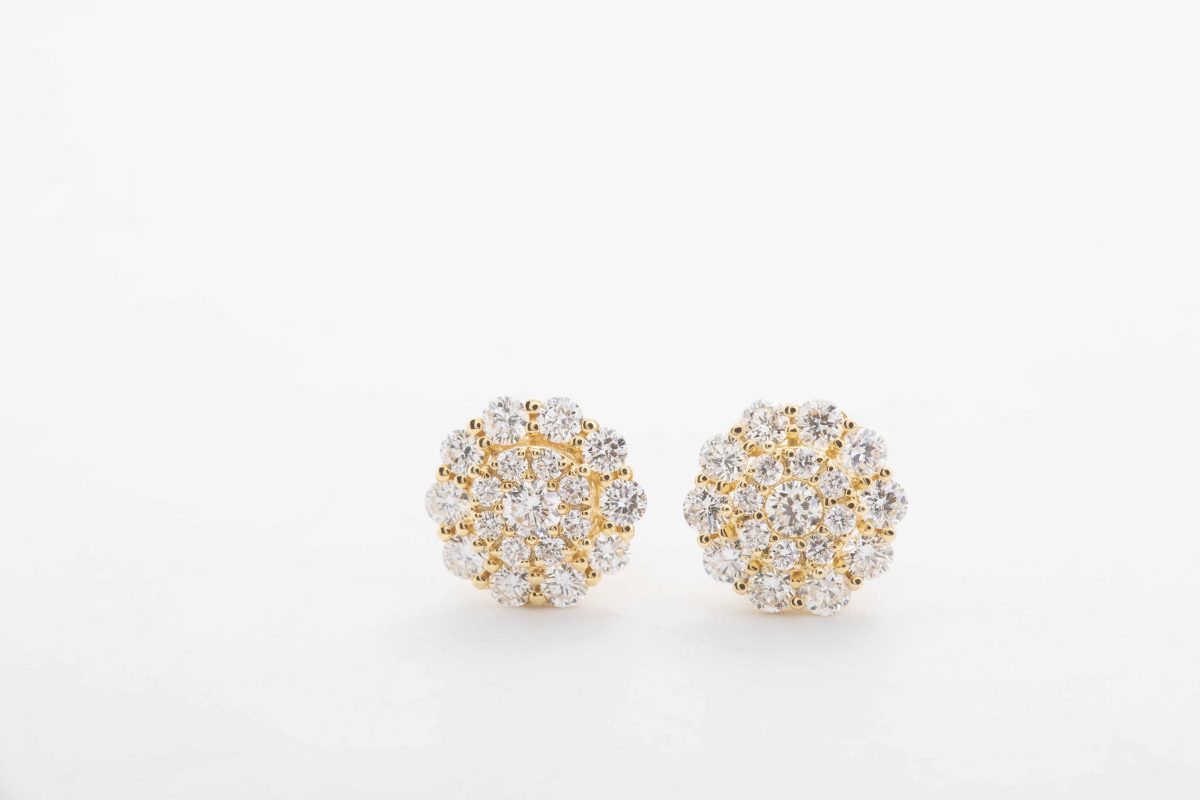 Aretes flor con diamantes en oro amarillo