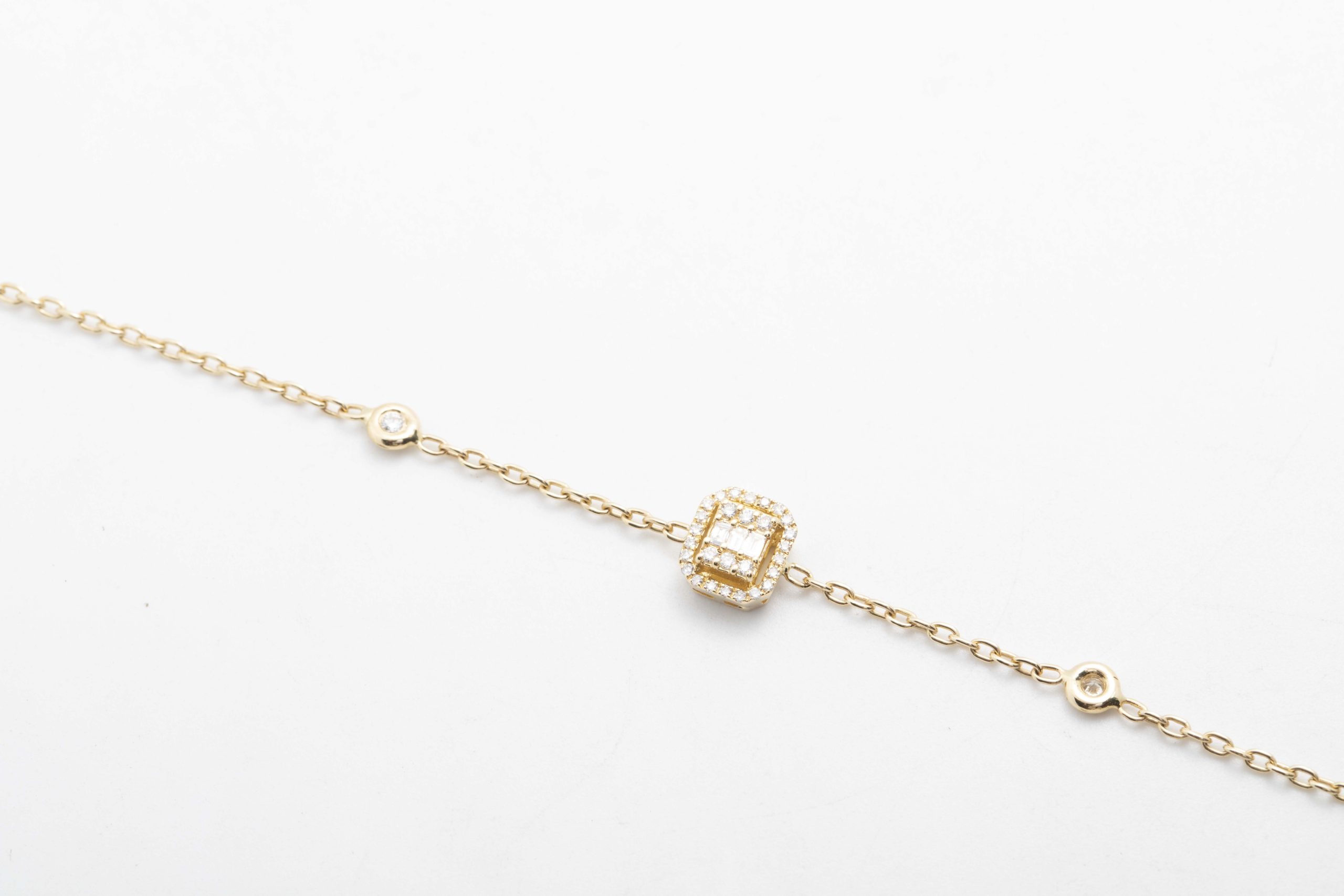 Pulsera con diamantes en oro amarillo