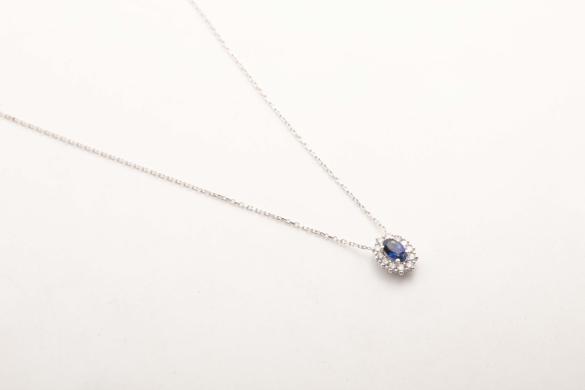 Collar con zafiro y diamantes