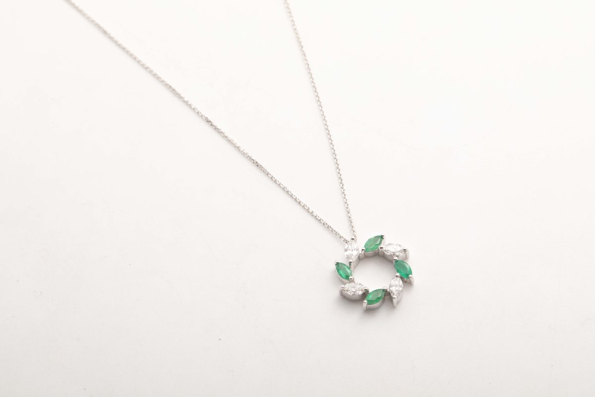 Collar con esmeraldas y diamantes
