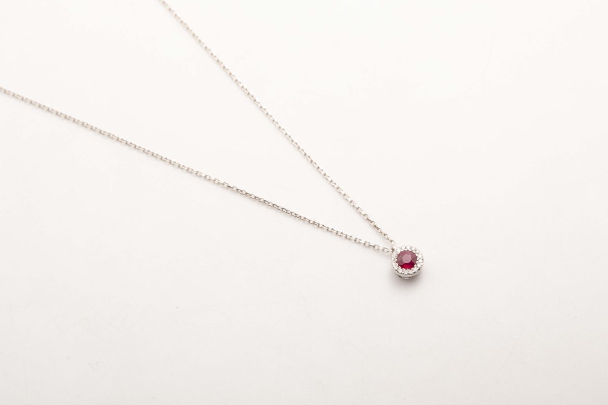 Collar con rubí y diamantes
