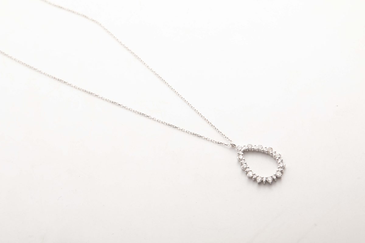 Collar gota con diamantes