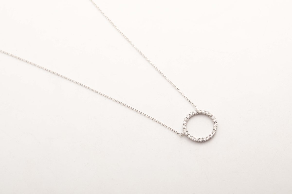 Collar círculo con diamantes