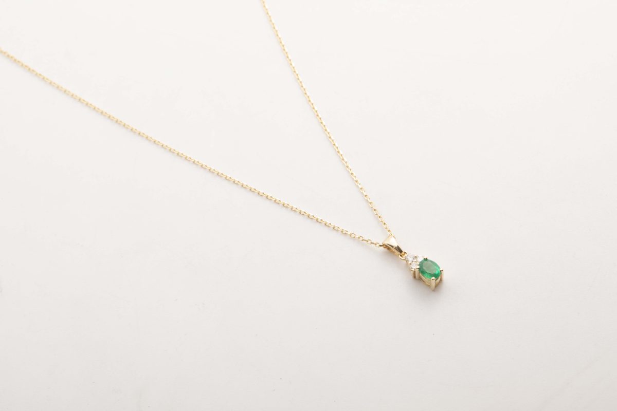 Collar con esmeraldas y diamantes