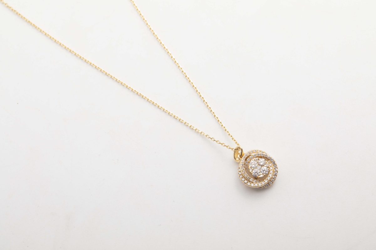 Collar con diamantes