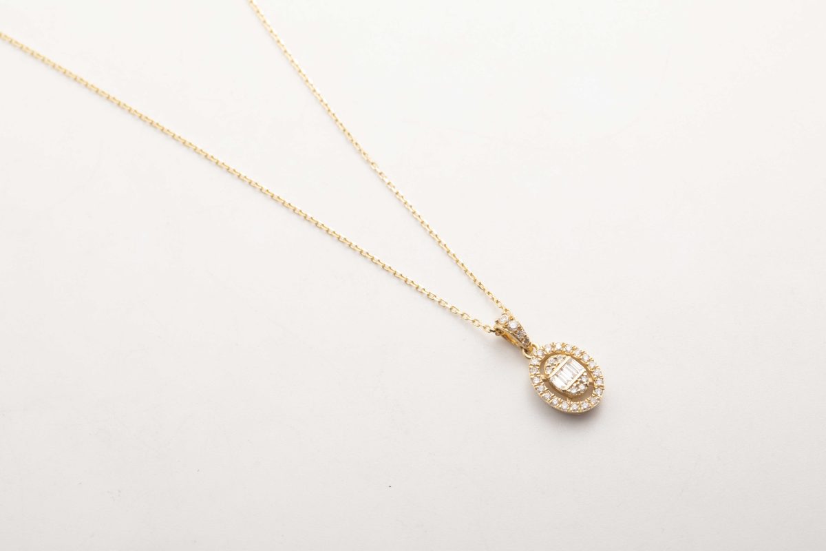 Collar con diamantes