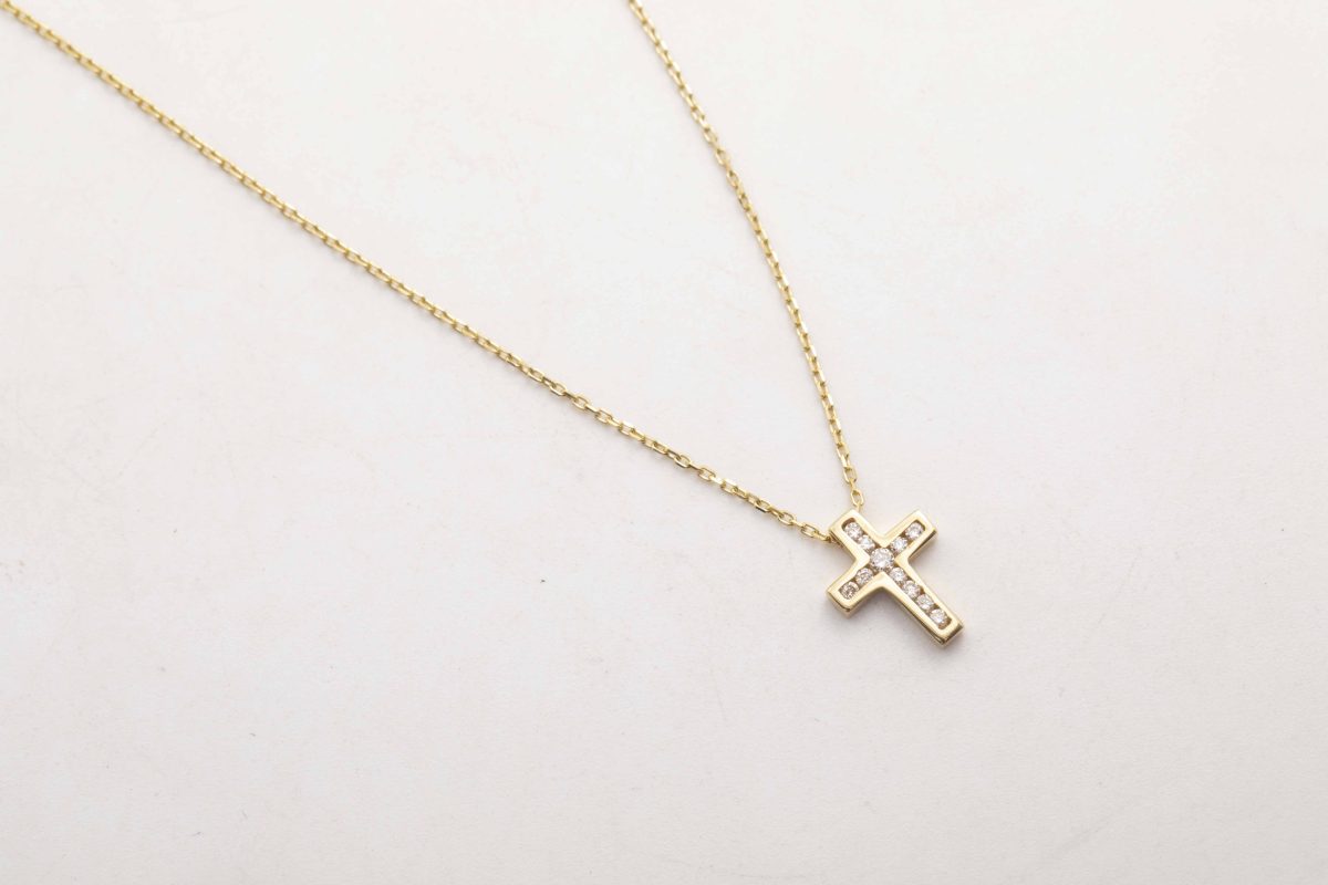 Collar cruz con diamantes