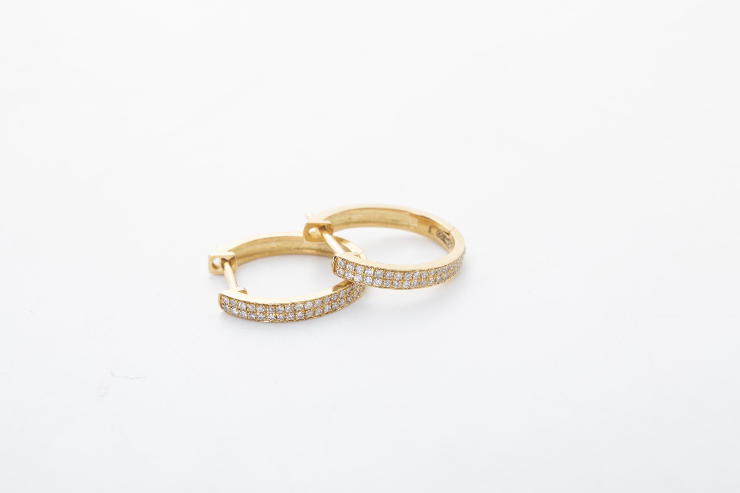 Argollas con diamantes