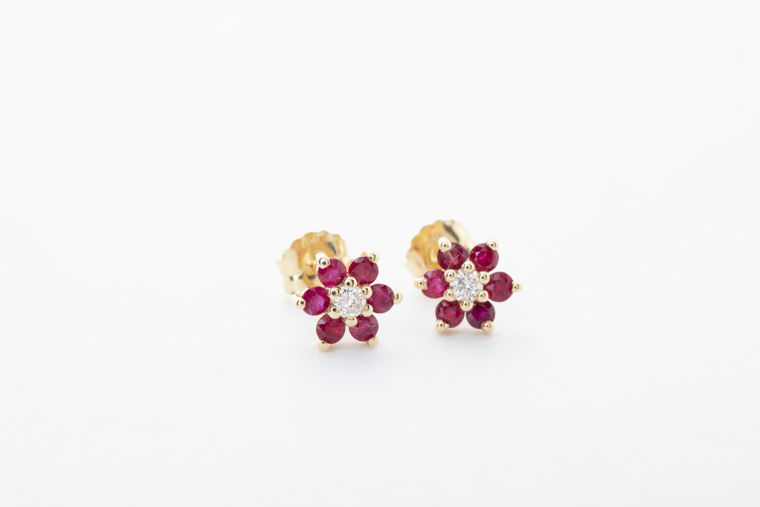 Aretes flor con rubís y diamantes