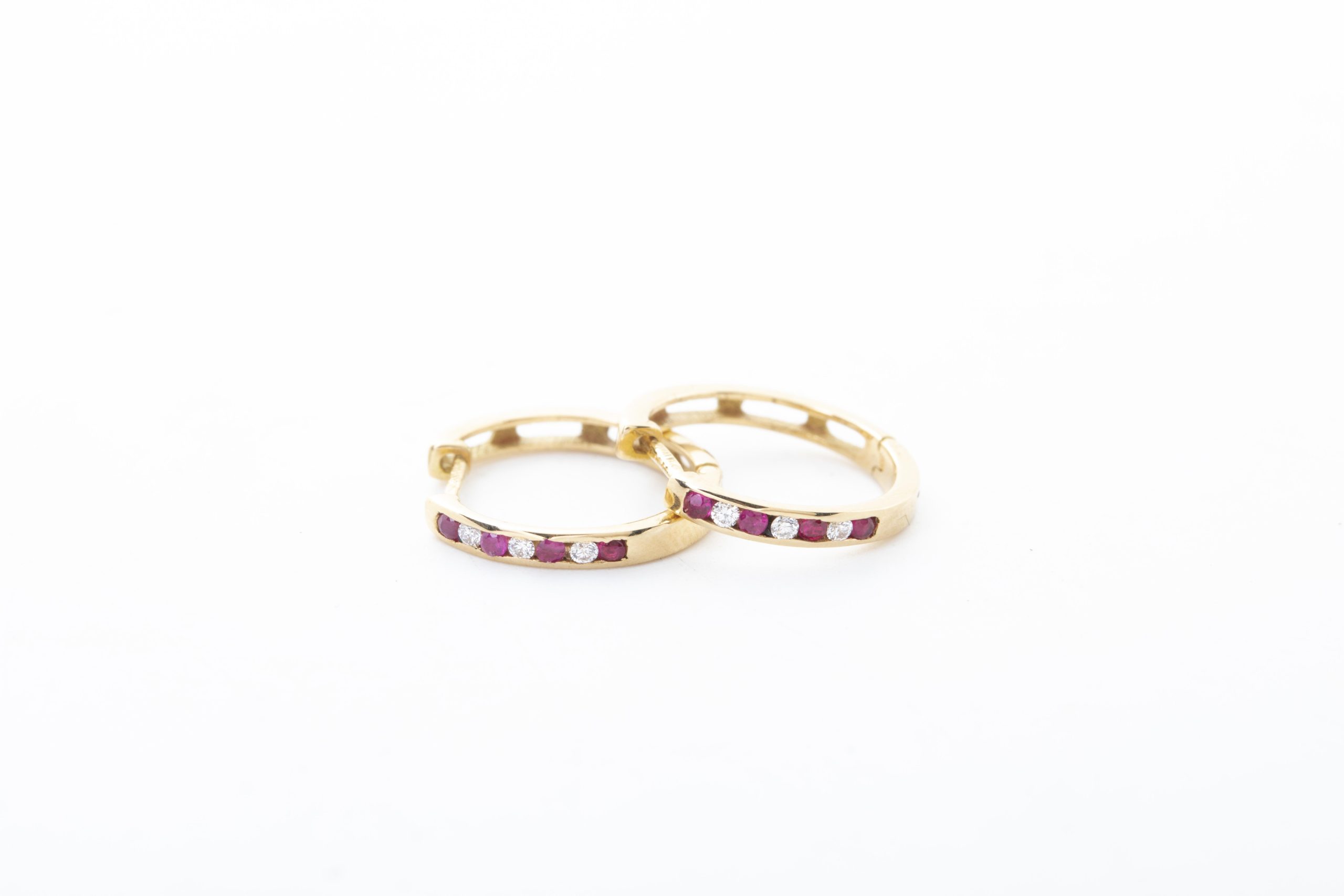 Argollas con rubís y diamantes