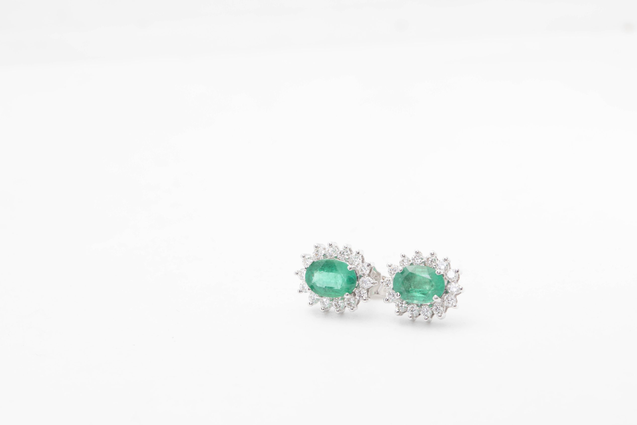 Aretes con esmeraldas y diamantes
