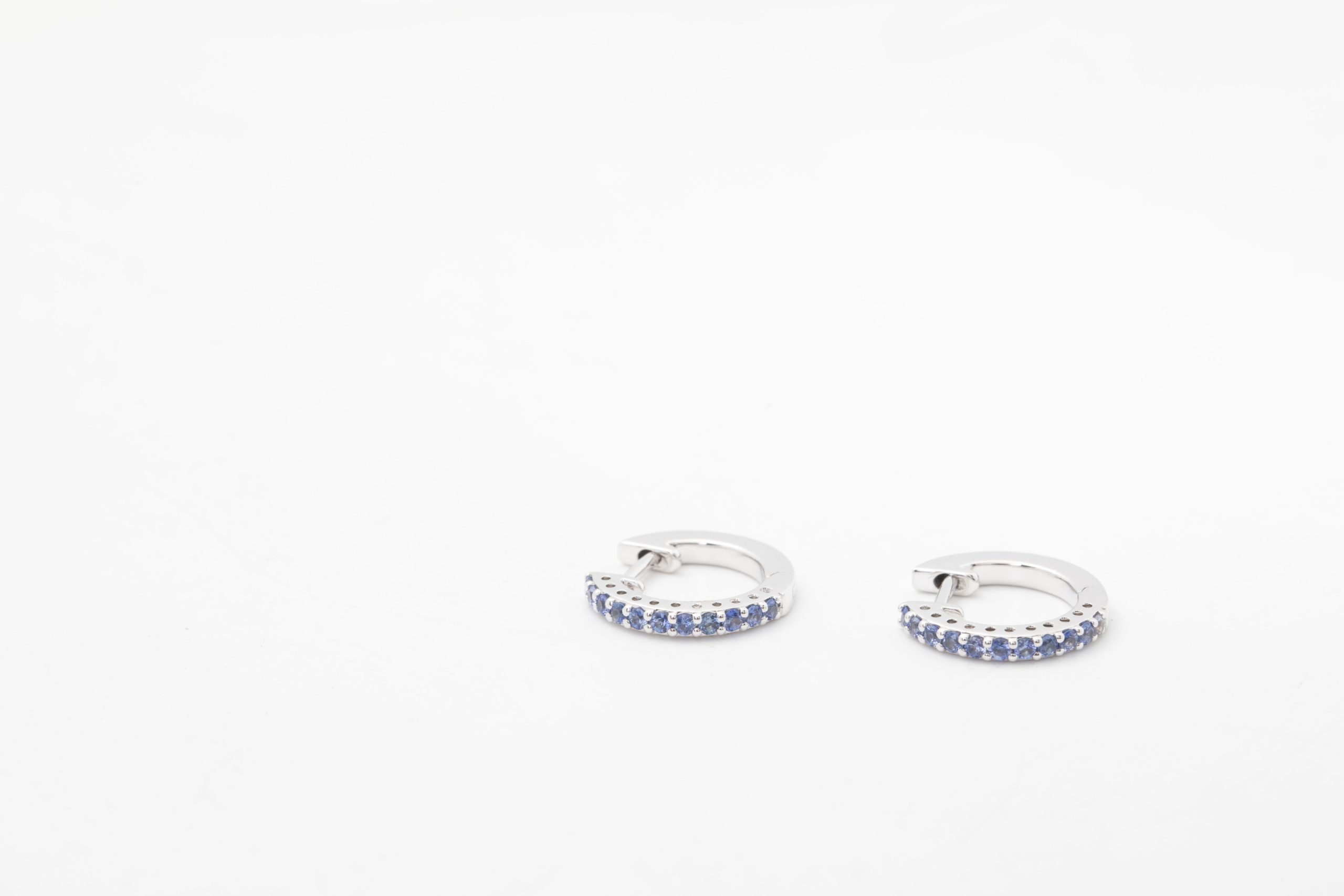 ARETES CON ZAFIROS