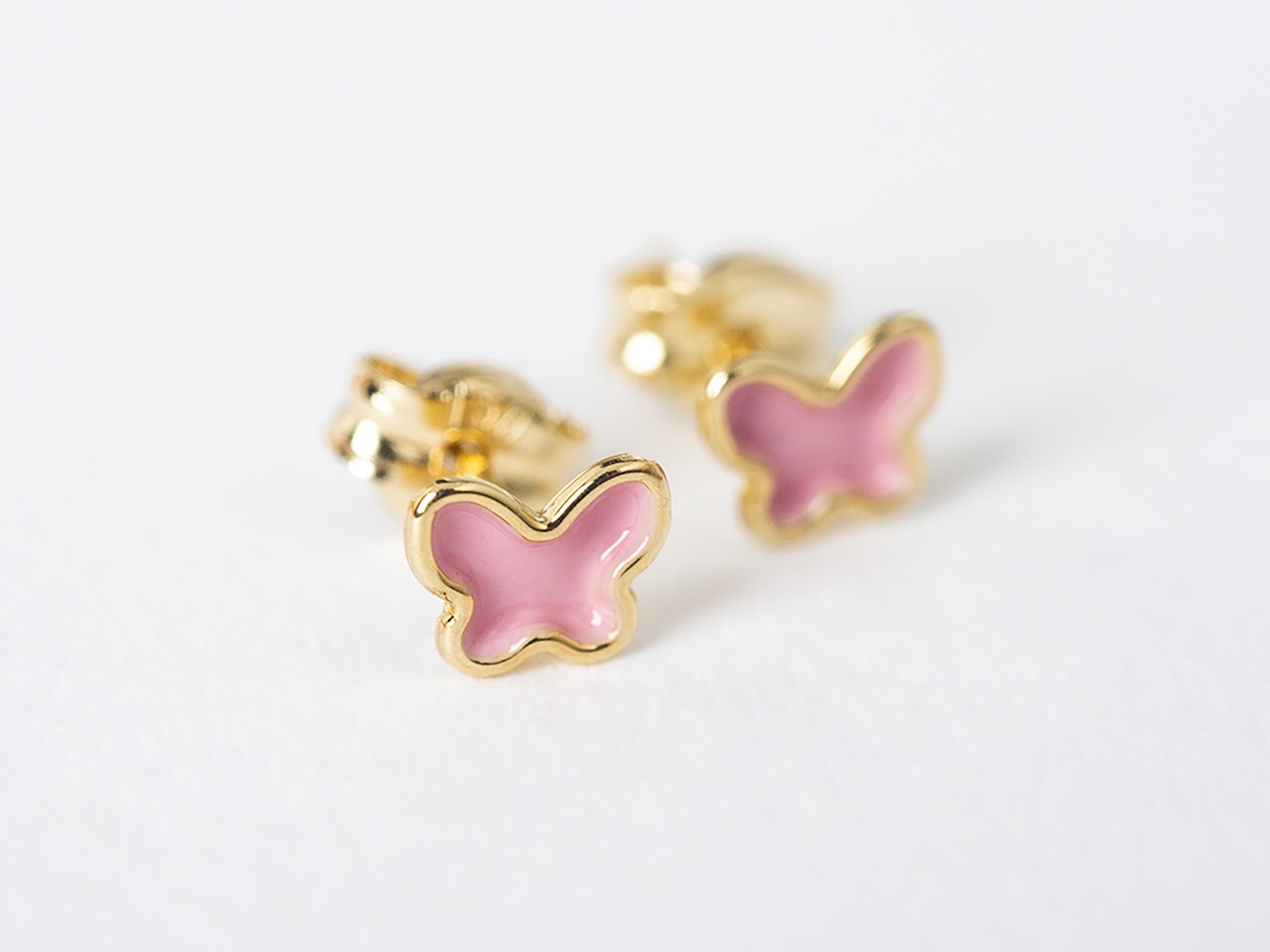 Aretes de mariposa rosadas