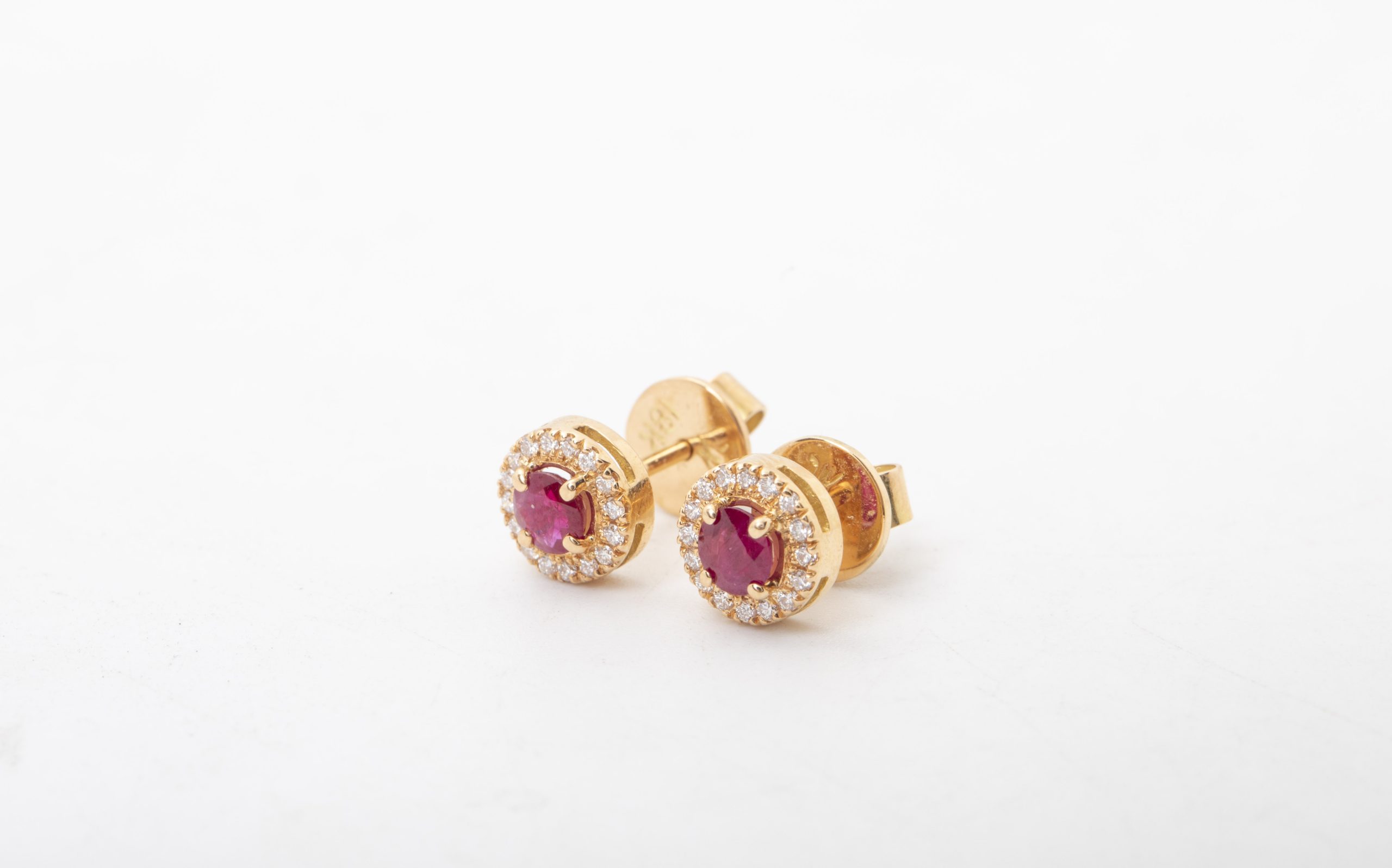 ARETES CON BRILLANTES Y RUBIES