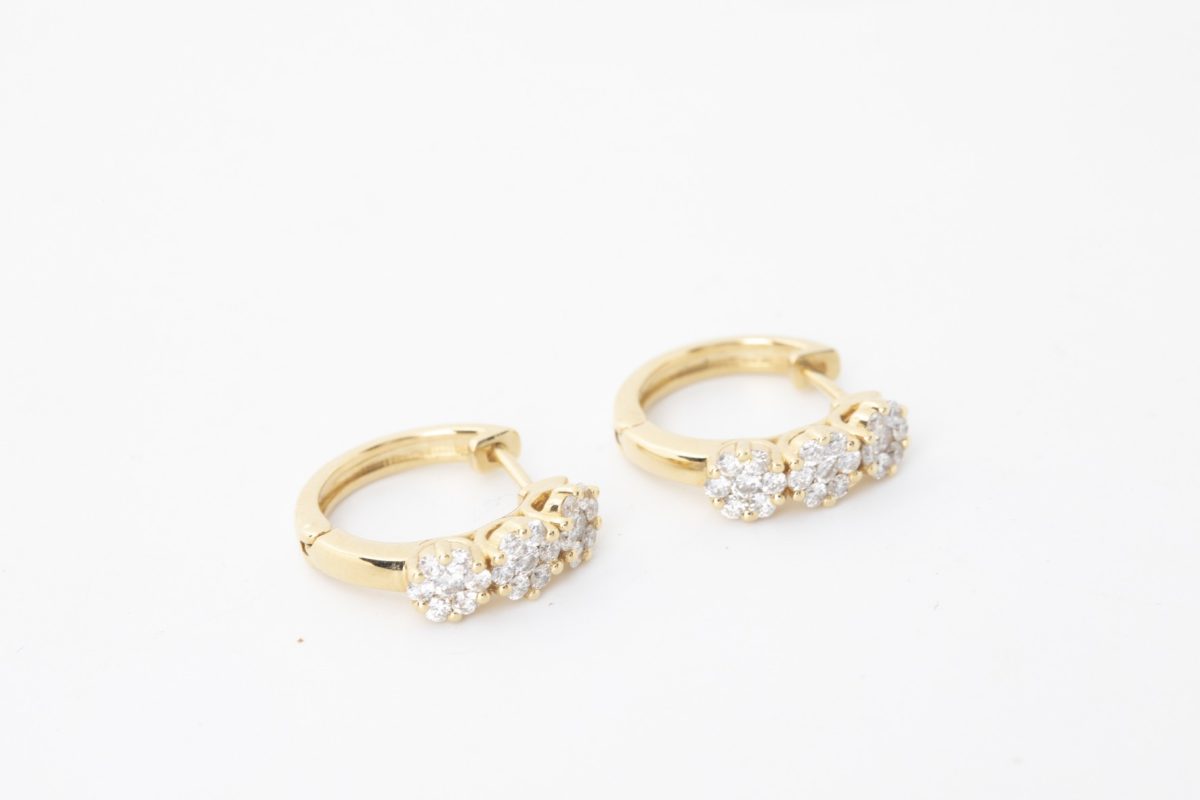 Aretes con brillantes en oro amarillo