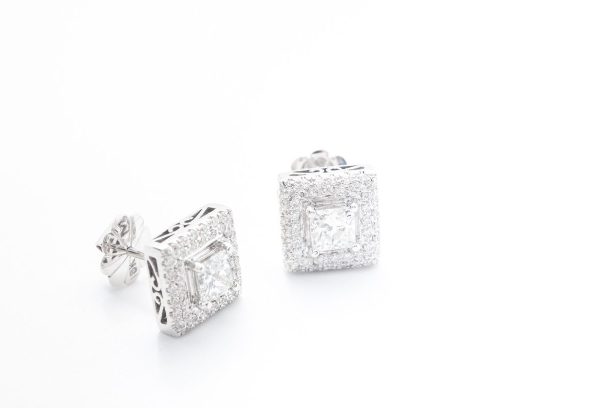 Aretes cuadrados con brillantes