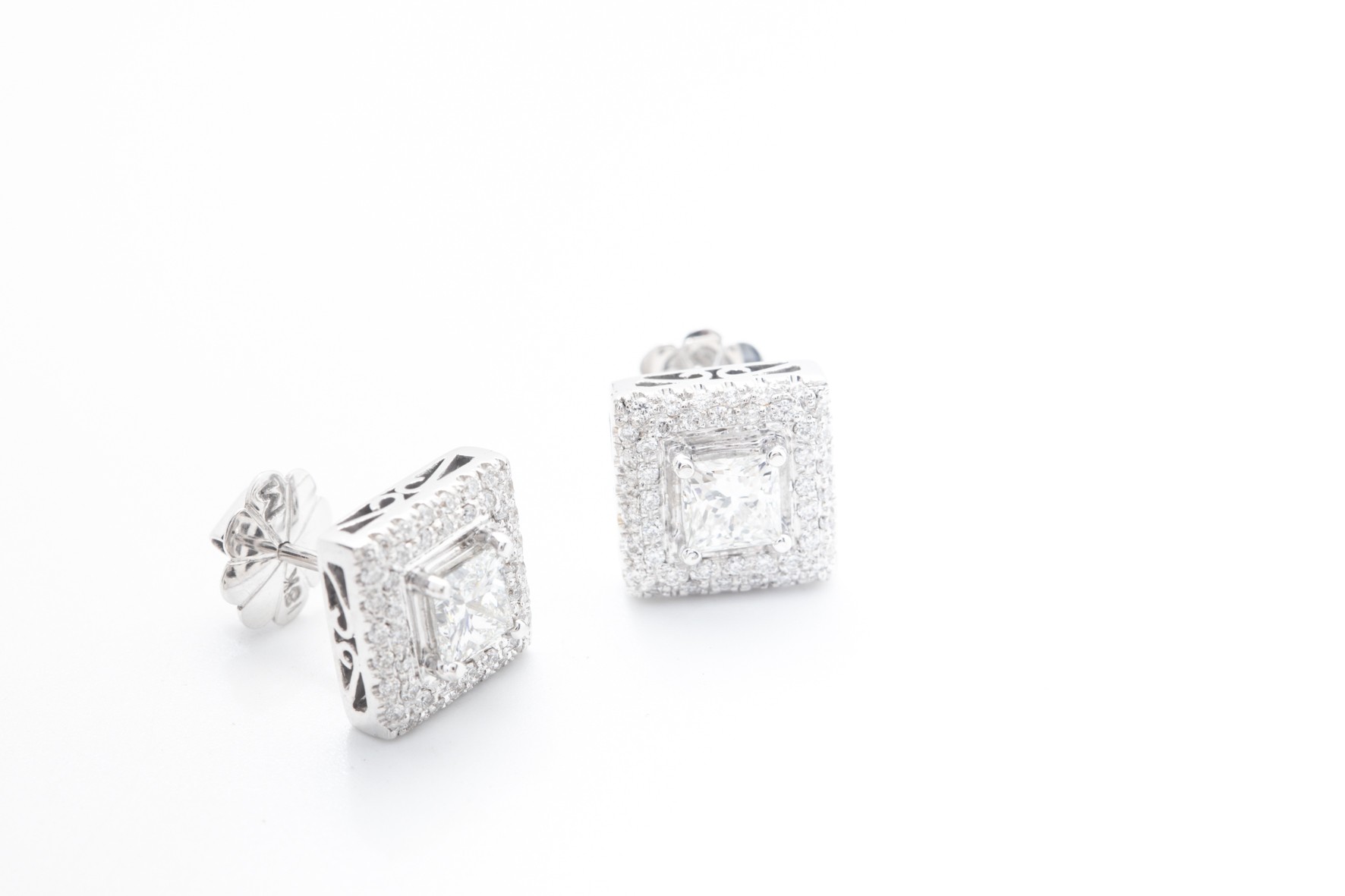 Aretes cuadrados con brillantes