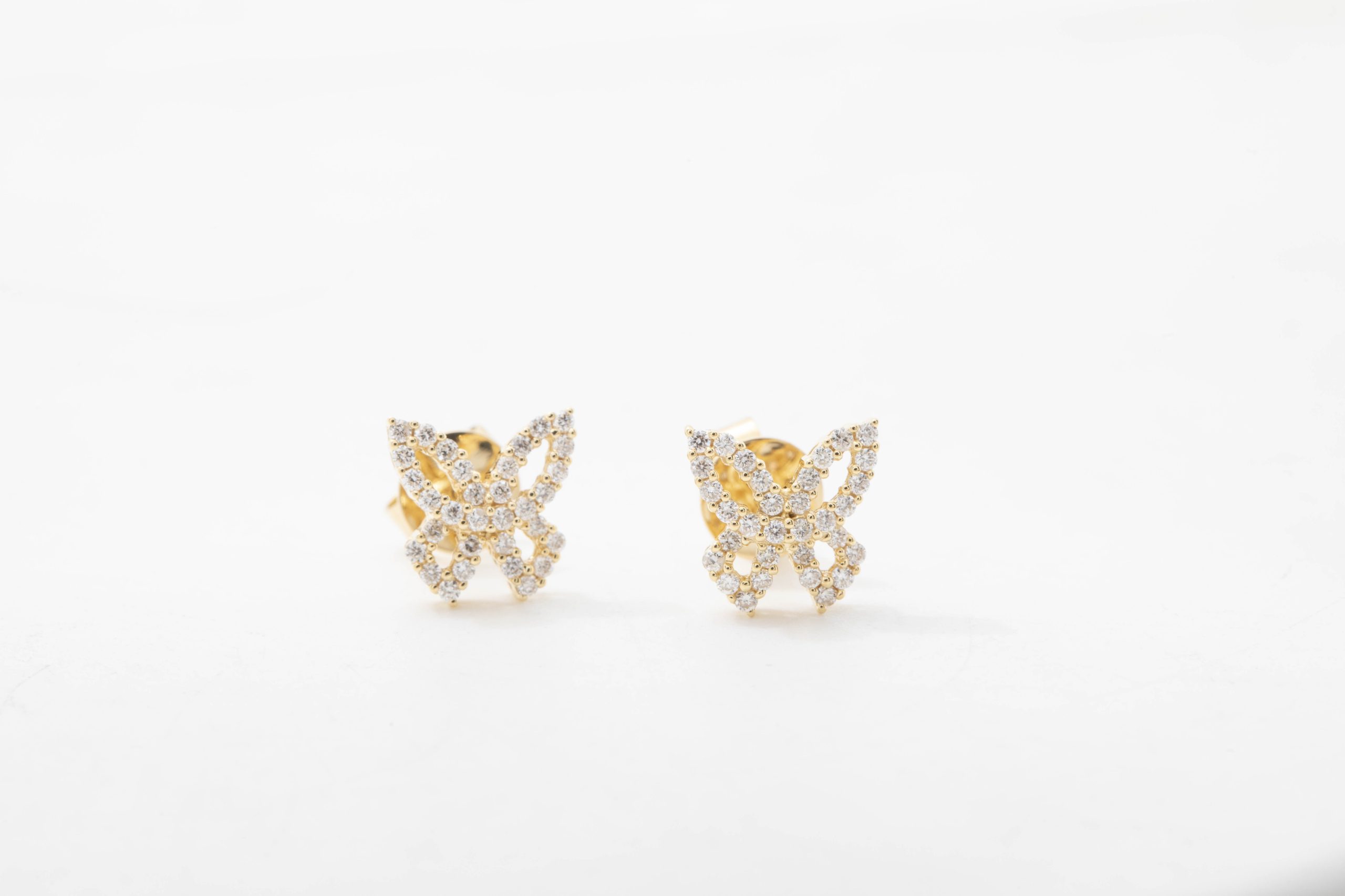 Aretes de mariposa con diamantes