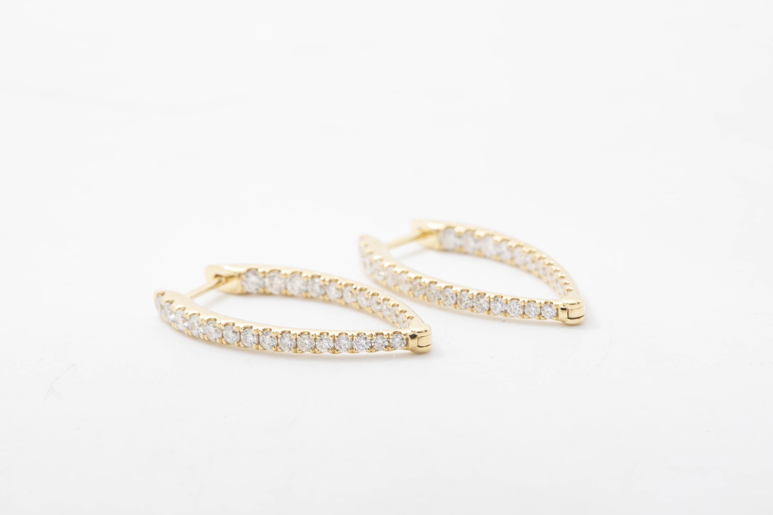 Argollas largas con diamantes