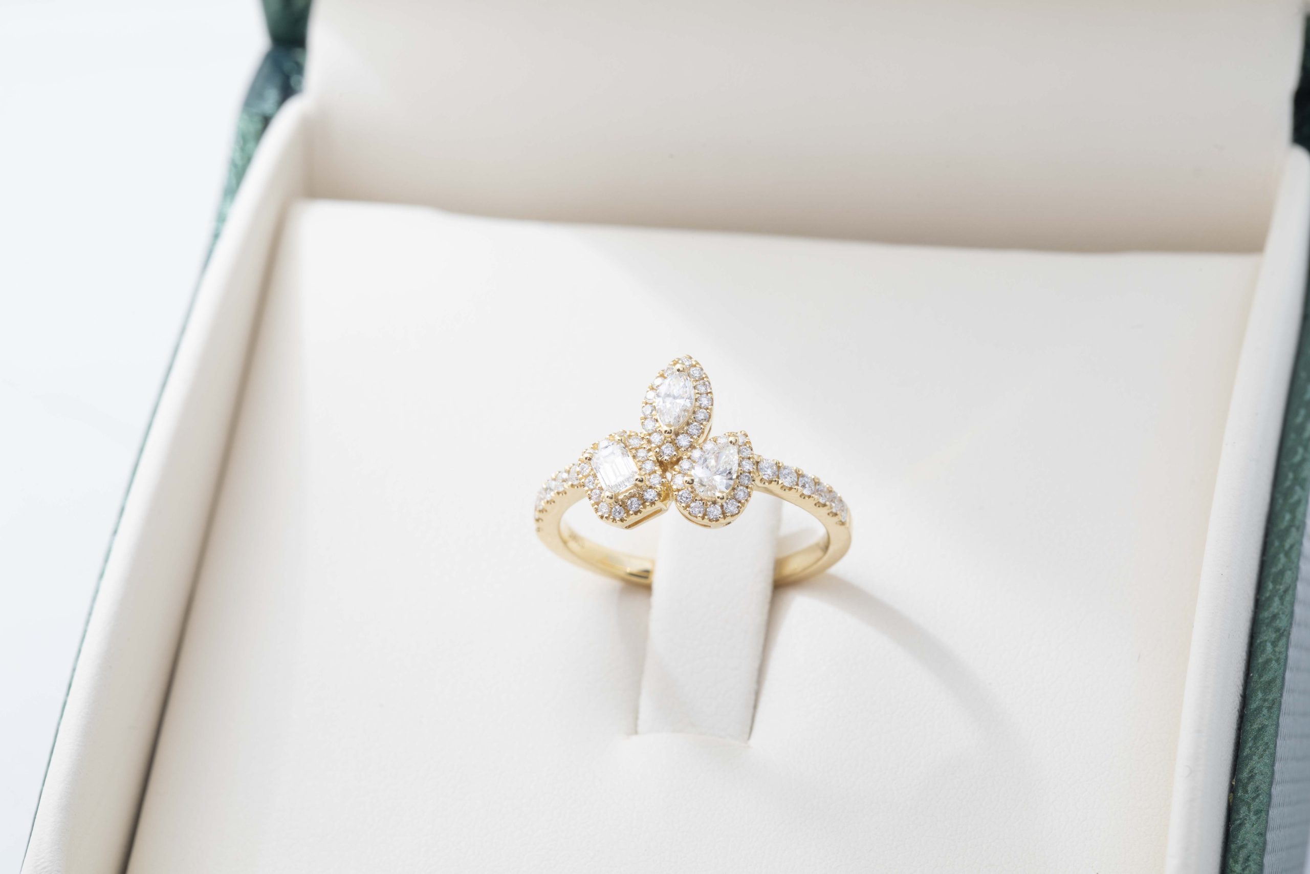 Anillo con diamantes
