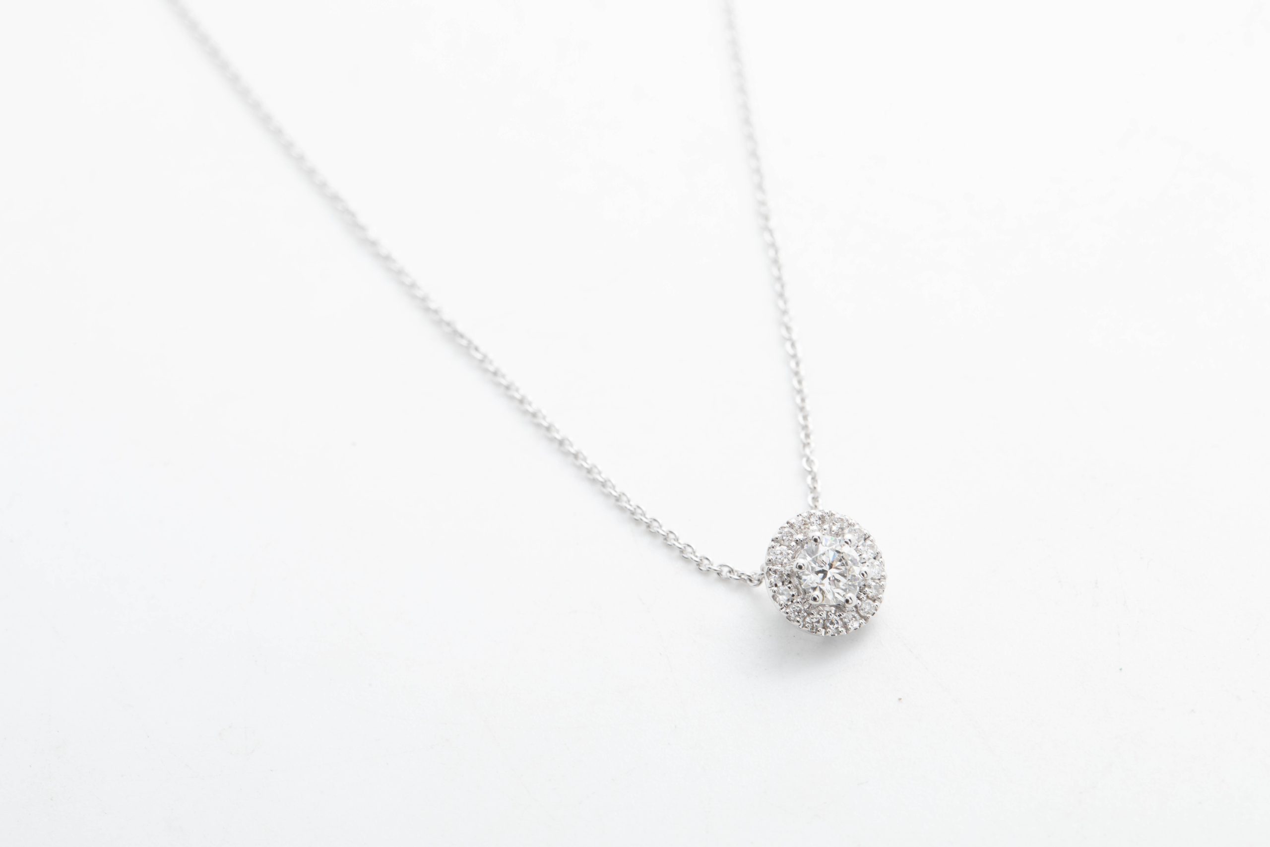 Collar con diamantes