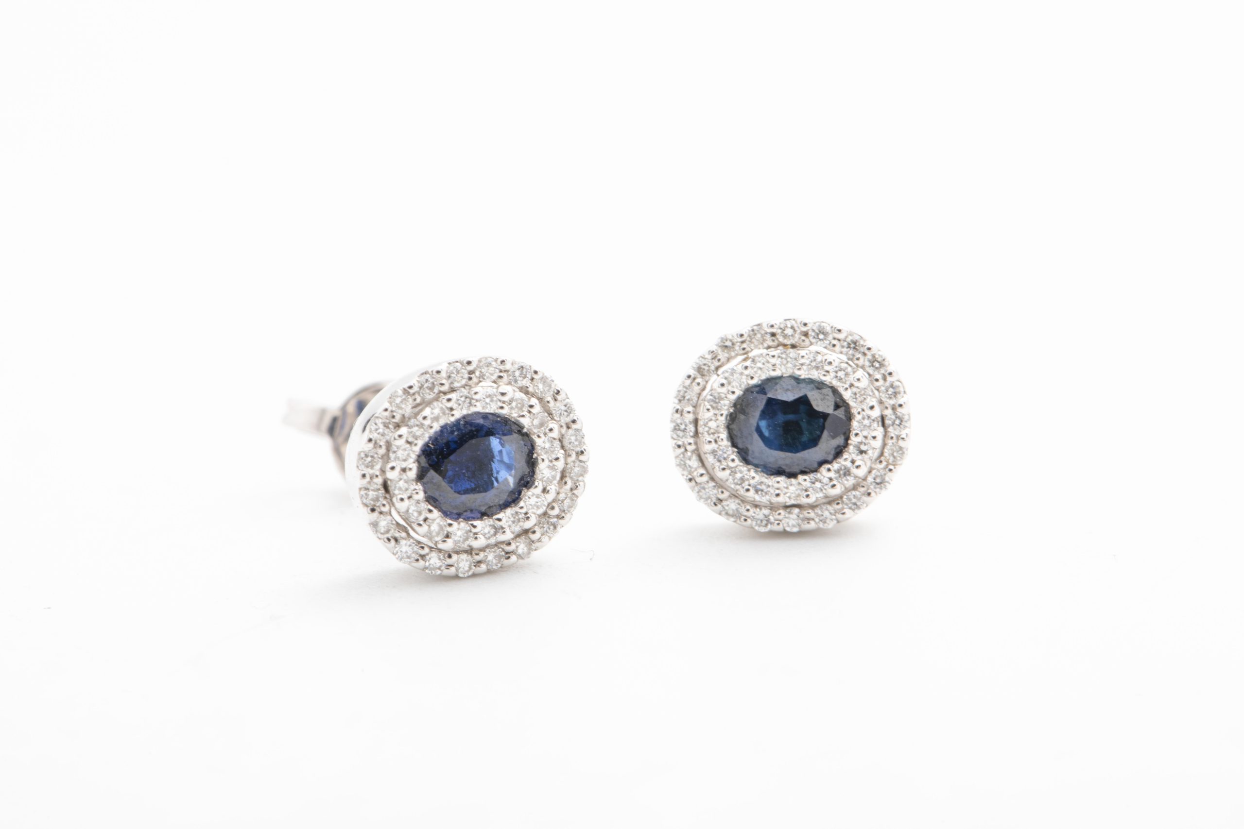 Aretes con zafiros en oro blanco
