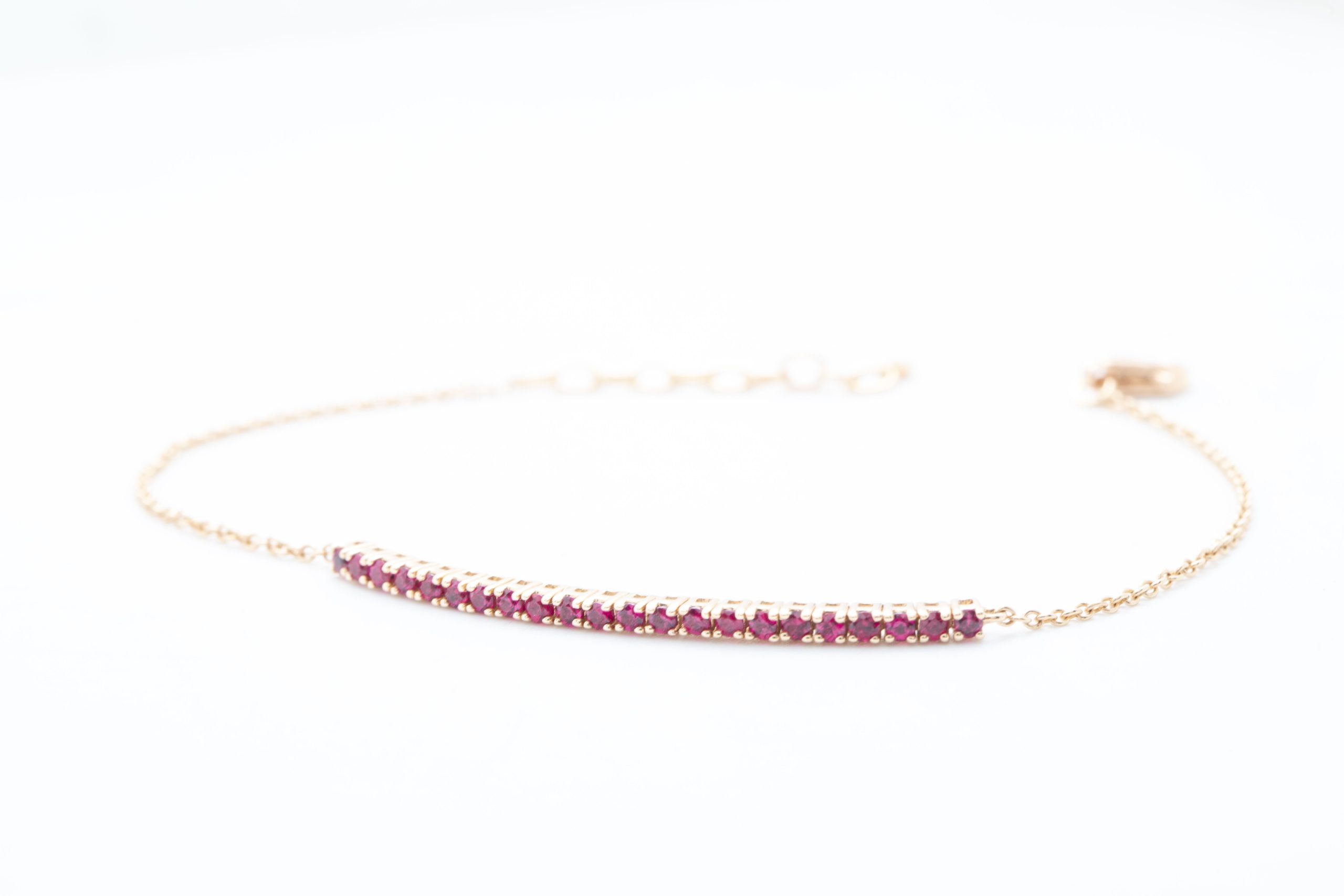 Pulsera estilo tenis con rubís