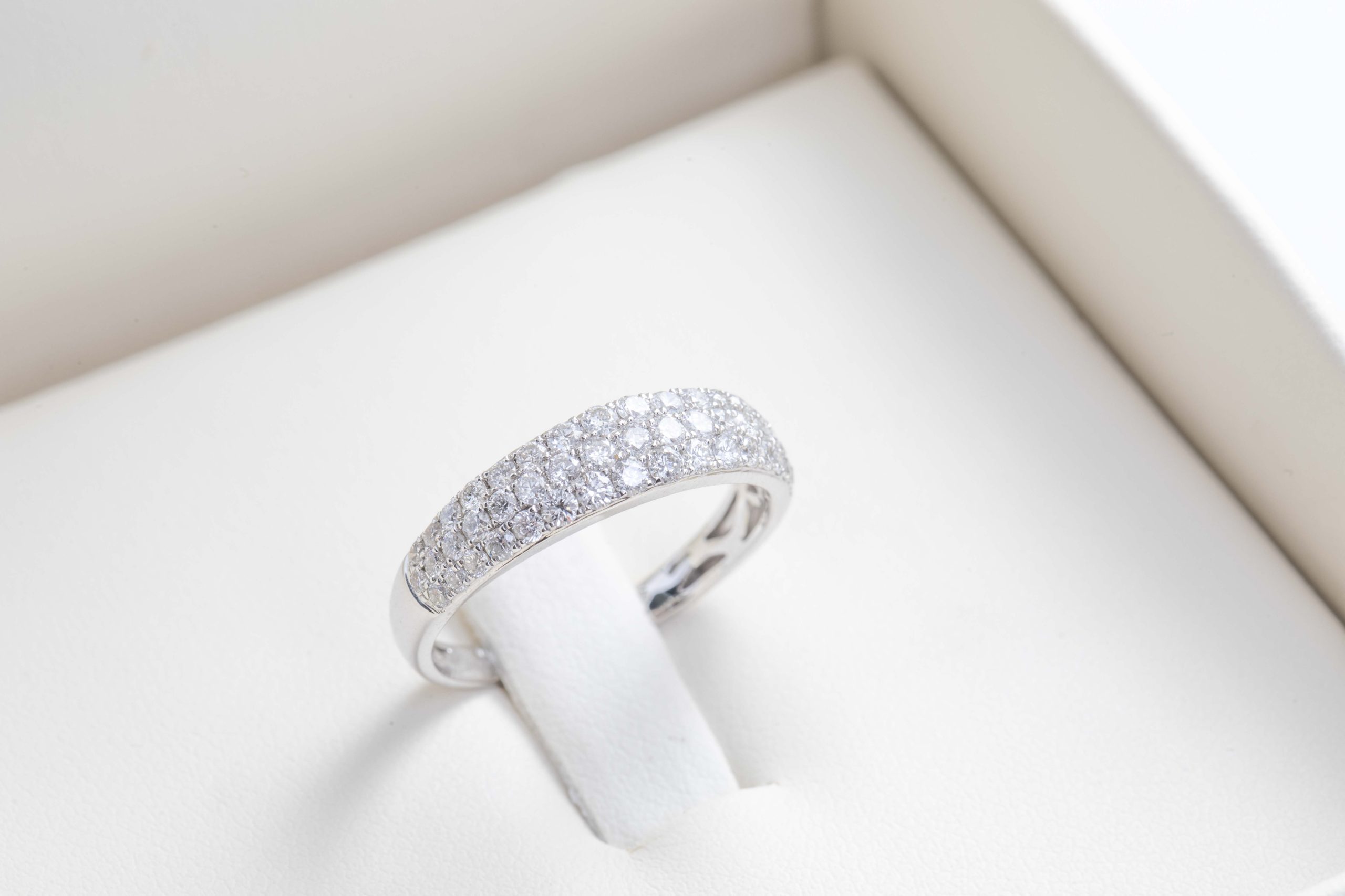 Anillo pavé diamantes