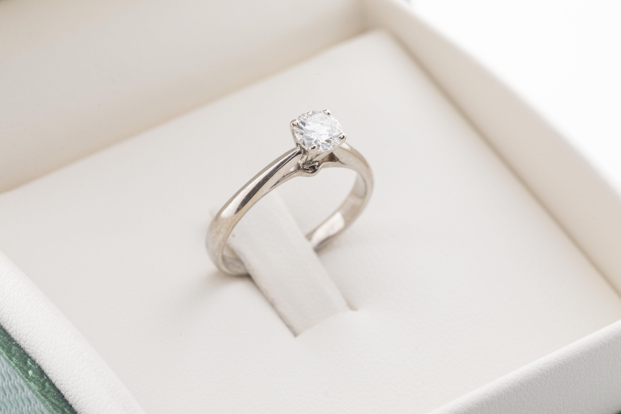 Anillo de compromiso Rocío con diamante 0.41Ct