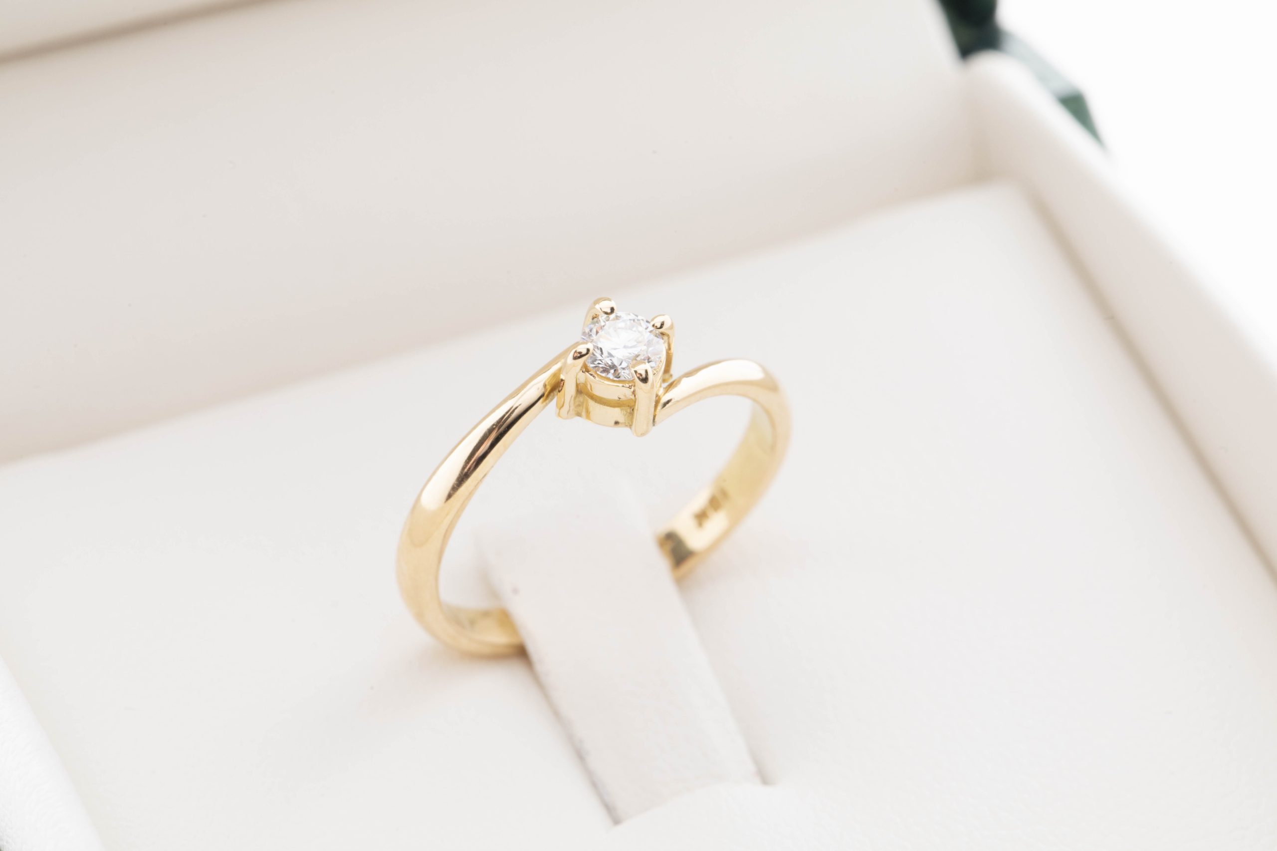 Anillo de compromiso con diamante 0.18Ct