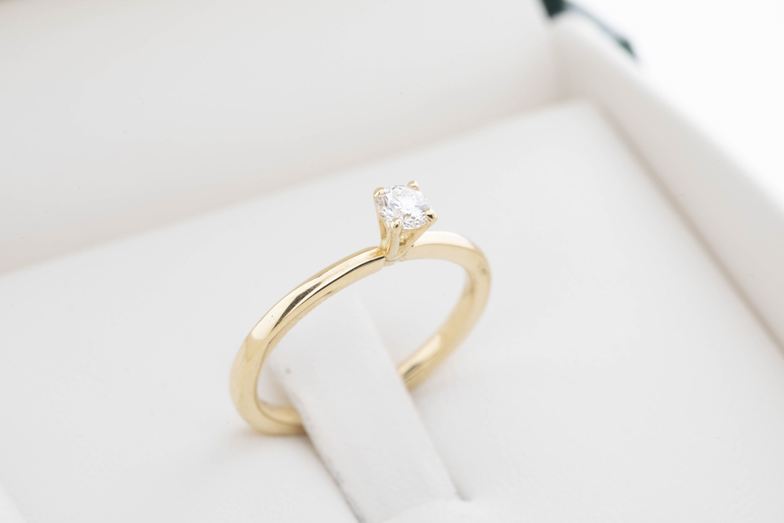 Anillo de compromiso con diamante 0.18Ct