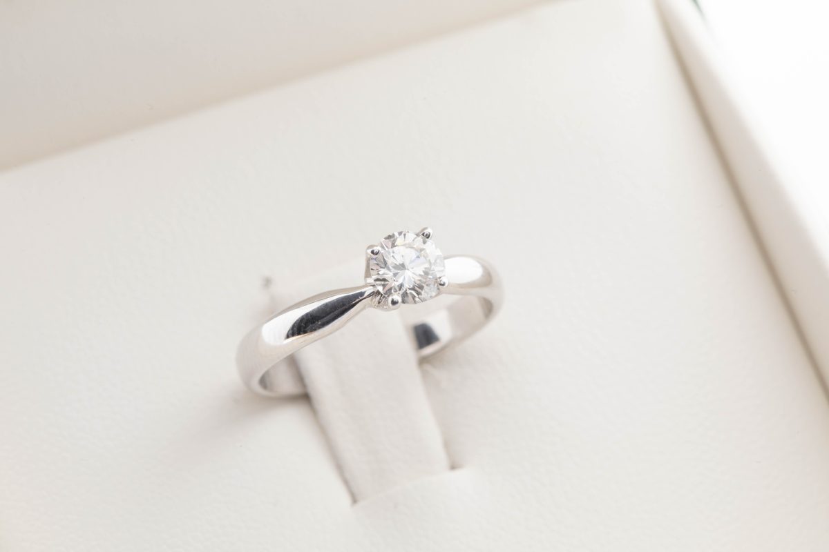 Anillo de compromiso con diamante 0.45ct.